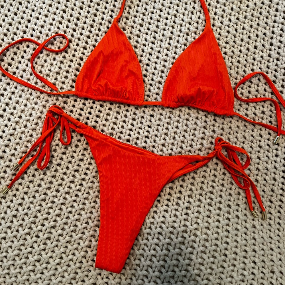Orange textured Monday bikini 🍊